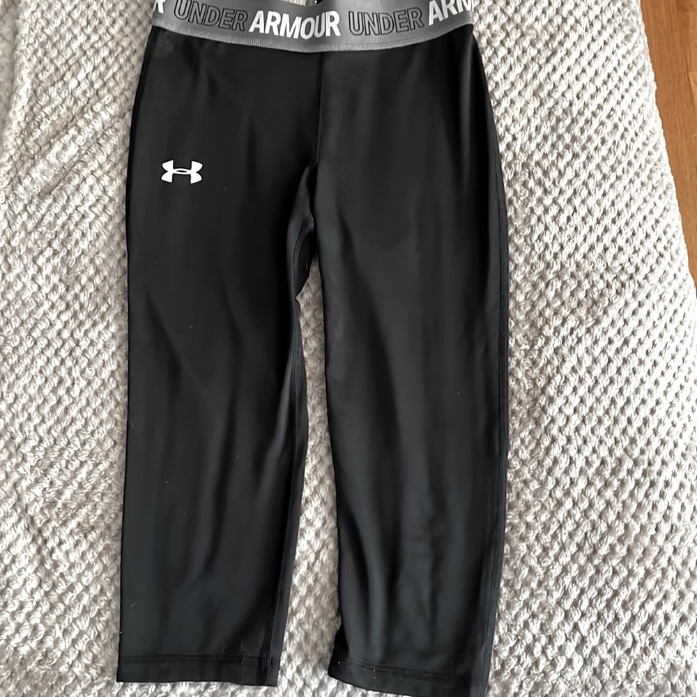 black and gray under armour capri leggings. I have to sell by friday!!